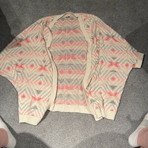 Mudd Aztec knit short sleeve cardigan poncho in pink/cream L